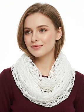 D&Y Figure 8 Multi Loop Scarf  WHITE 100% Polyester Knit NEW with TAG